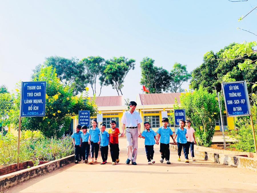 Cán bộ phụ trách giáo dục sẽ phối hợp với các trường học, phụ huynh và cộng đồng để nâng cao chất lượng giáo dục tại địa phương. Ảnh: T.D 705aa1e0a09128cf7180.jpg